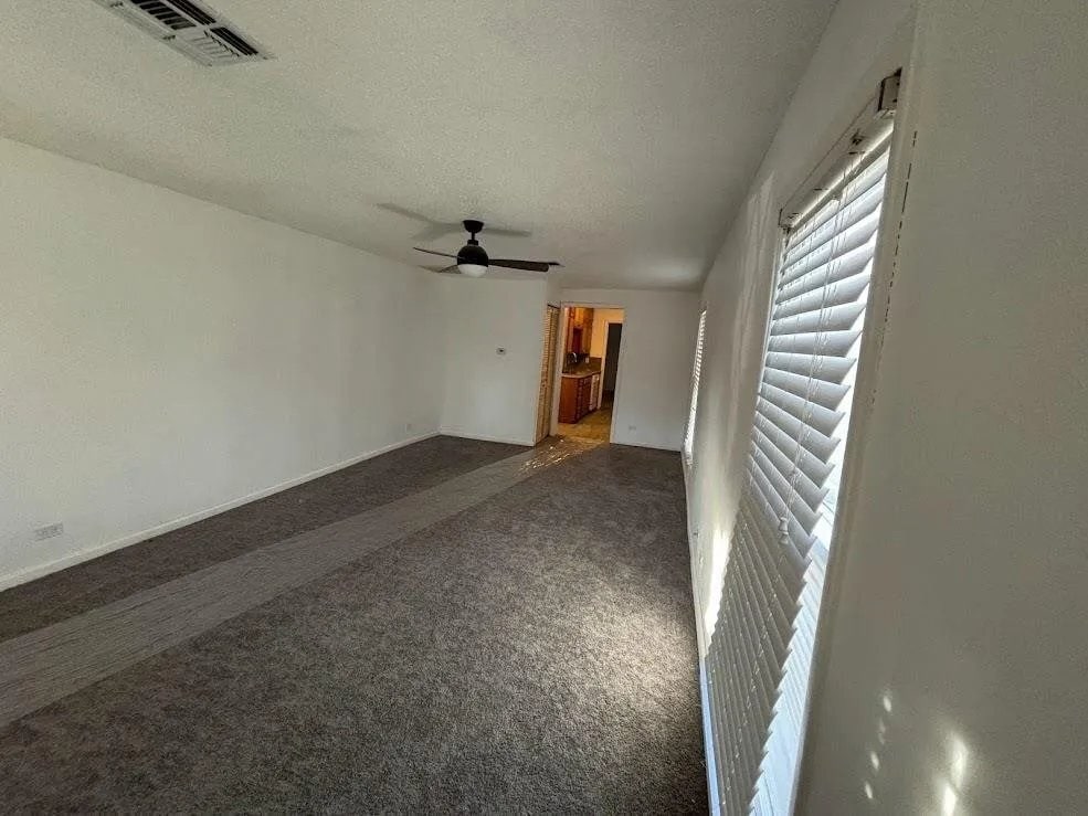 Building Photo - 1209 W Spruce Ave