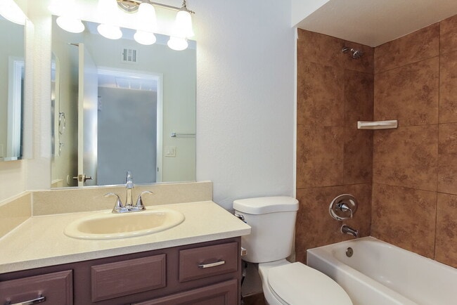 Building Photo - 1518 E Carter Rd