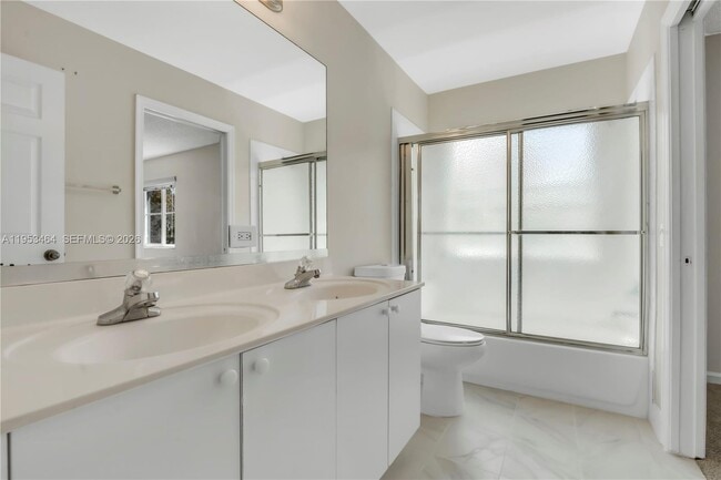 Building Photo - 1042 Bluewood Terrace