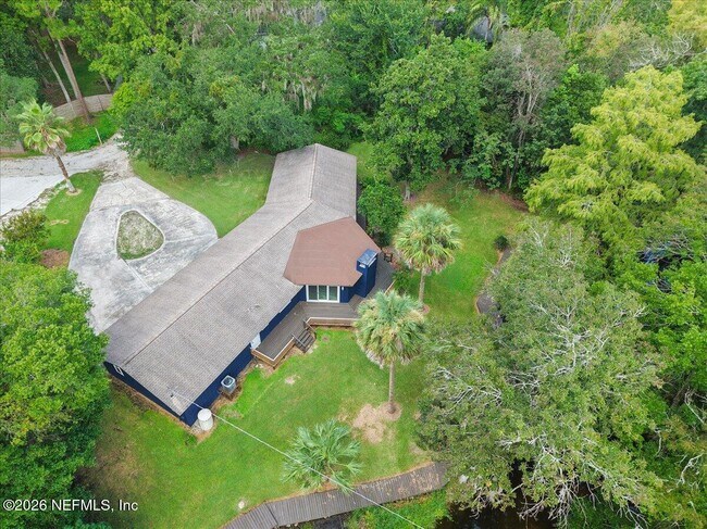 Building Photo - 2421 Dogwood Ln