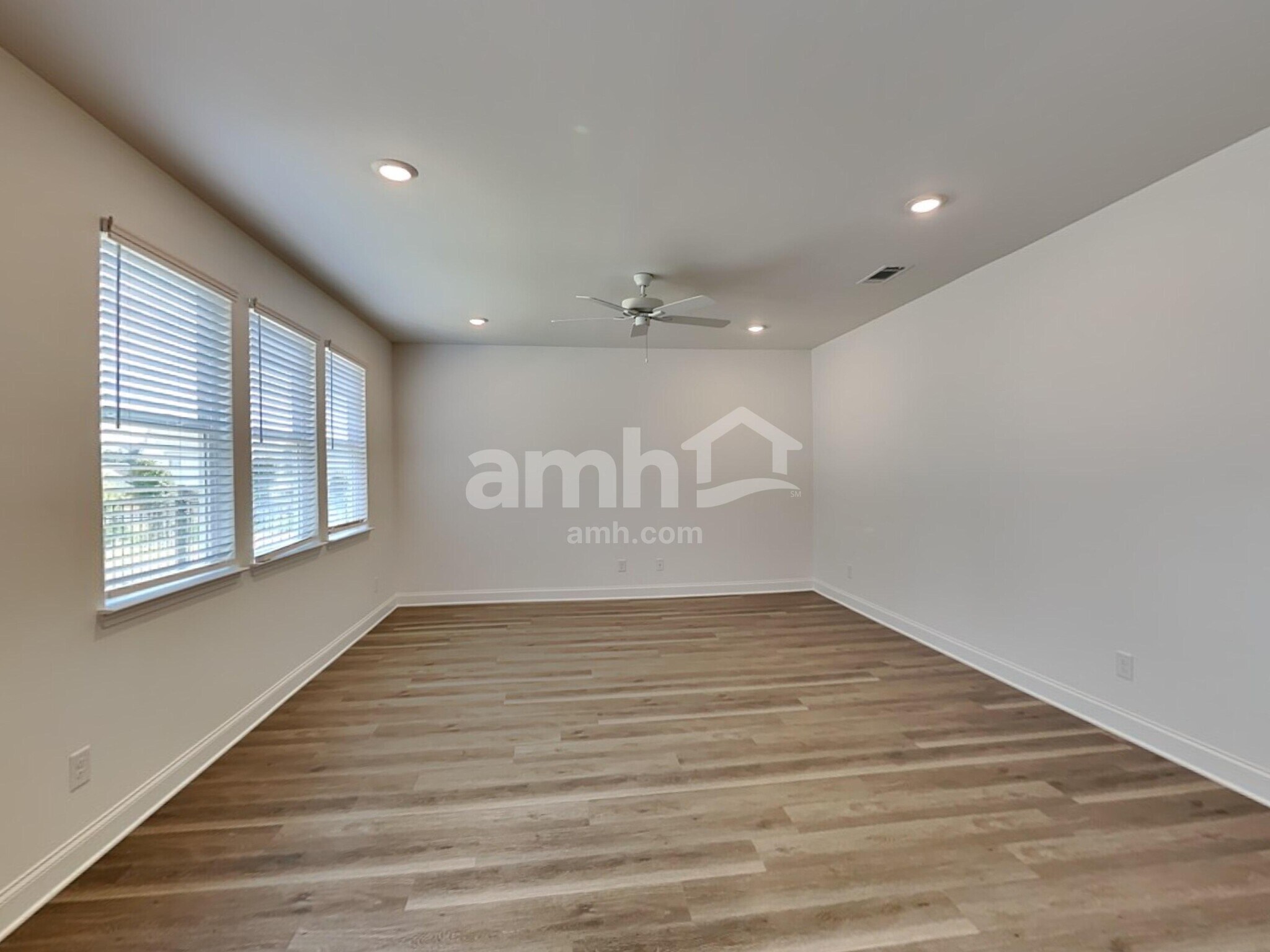 Building Photo - 56 Pointe Dr