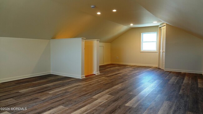 Building Photo - 20 Main St