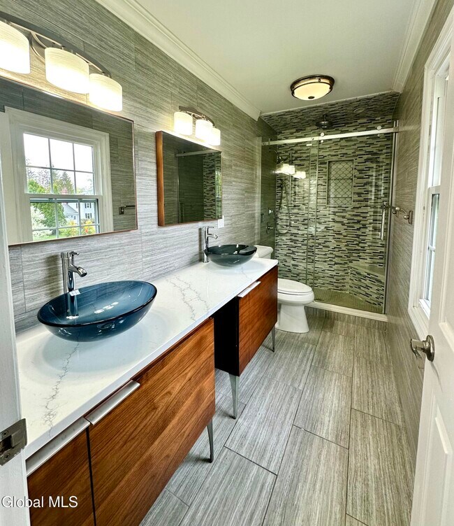 Building Photo - 7 Fenway Ct
