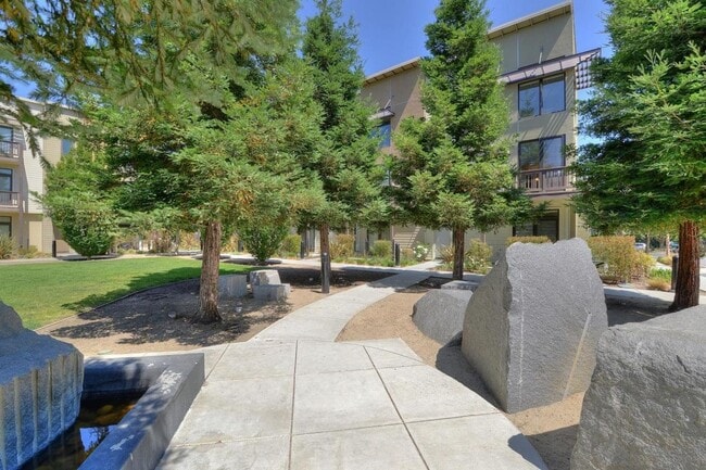 Building Photo - Exceptional End-Unit Townhome in Sterling Park – Palo Alto Living at Its Best!