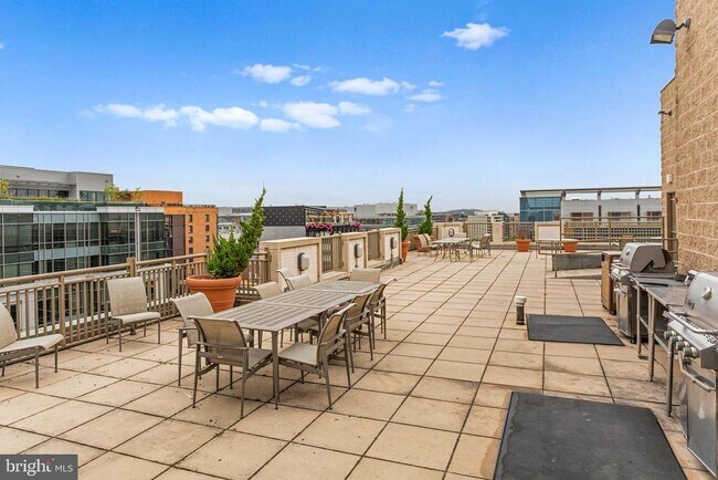 Building Photo - 1150 K St NW