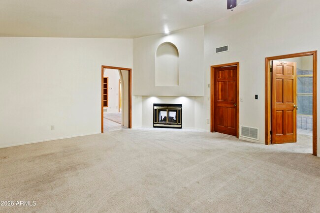 Building Photo - 1226 E Northshore Dr