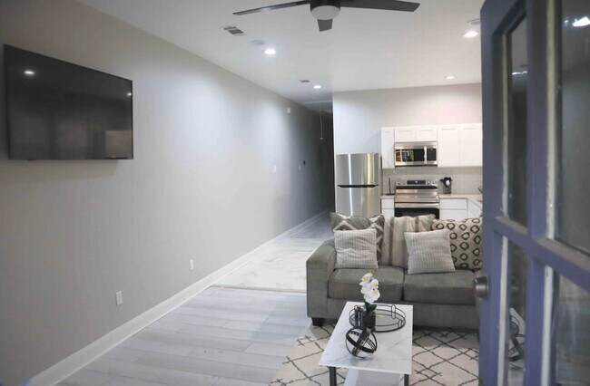 Building Photo - 1927 Louisiana Ave