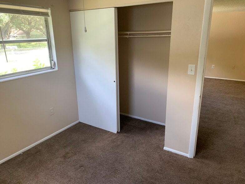 Building Photo - 1211 mook st