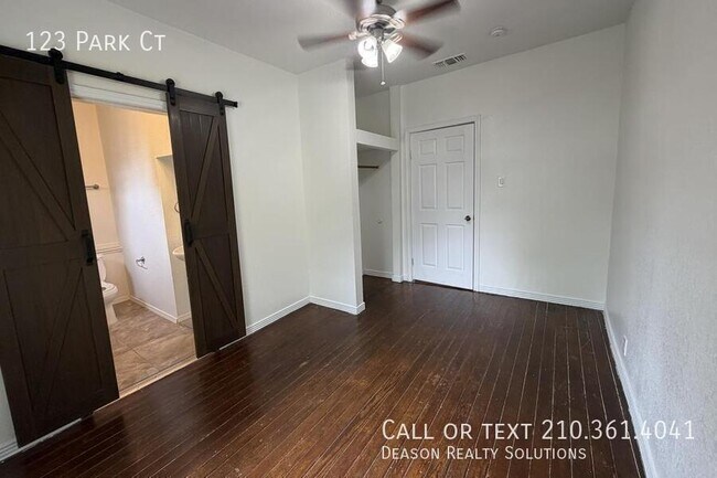 Building Photo - 123 Park Ct