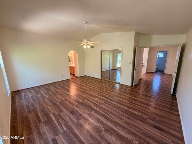 Building Photo - 2506 E Shaw Butte Dr