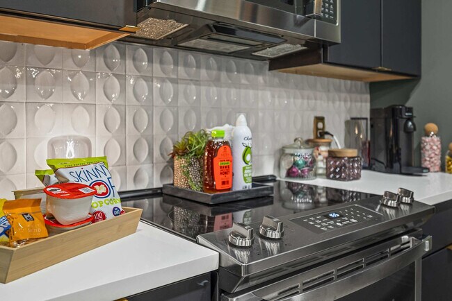 Building Photo - 245 Hermitage Ave