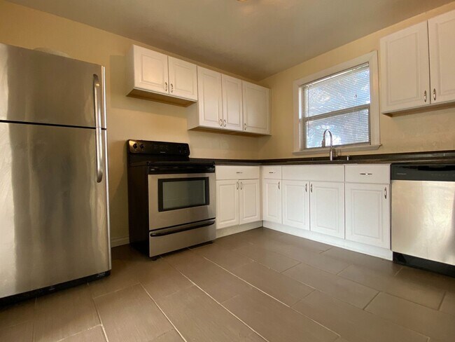 Building Photo - 2885 Van Buren Ave