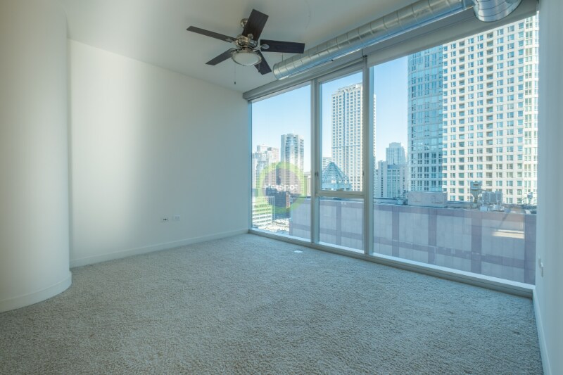 Building Photo - 151 W Kinzie St