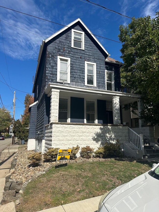 Primary Photo - *** Shadyside * Large 4 Bedroom House For ...
