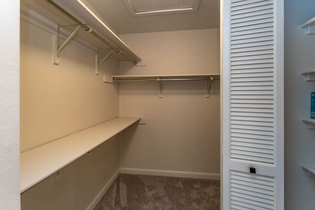 Building Photo - Beautiful Townhome in Central Colorado Springs!