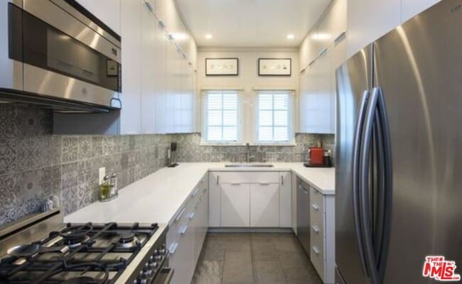 Building Photo - 9373 W Olympic Blvd