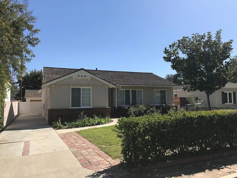 Front - 12230 Hesby St