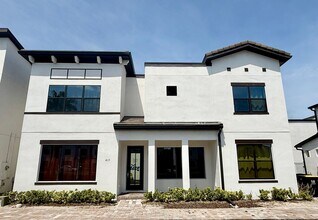 Building Photo - Beautiful Executive 4 Bed 3 Bath Home in Davenport!