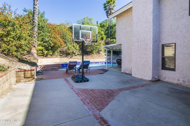 Building Photo - 2594 Ridgebrook Pl