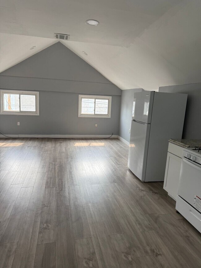 Building Photo - 171-173  Dundaff Street