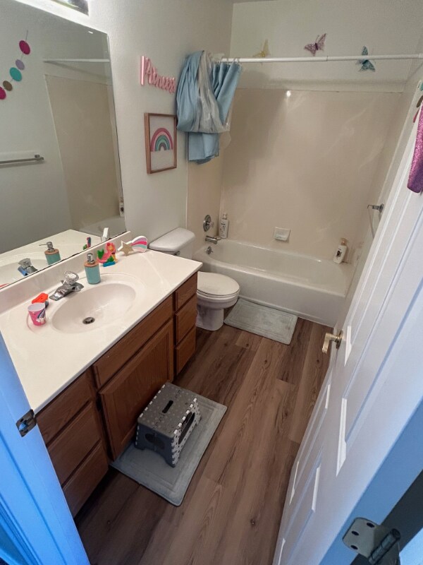 Building Photo - 439 E Parkside Cir