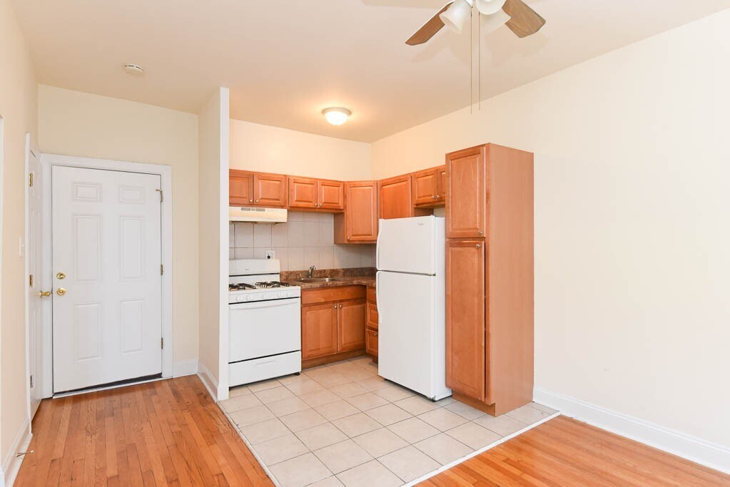 Building Photo - 2737 N Spaulding Ave