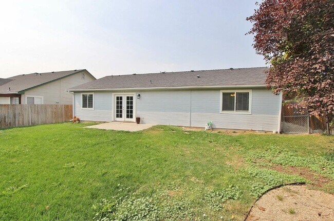Building Photo - Lovely Single-Level Home