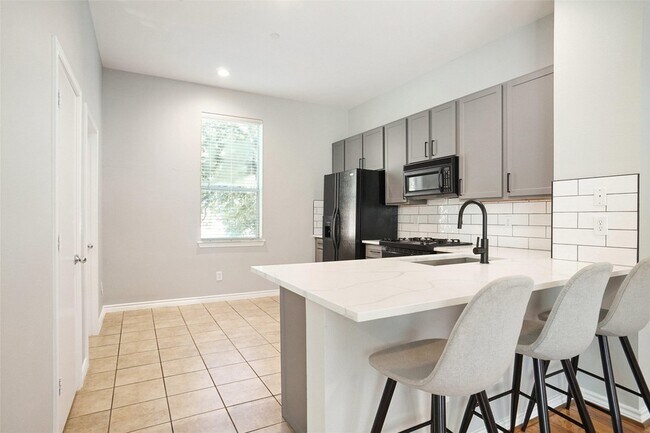 Building Photo - 4050 McKinney Ave