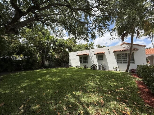 Building Photo - 820 Lorca St