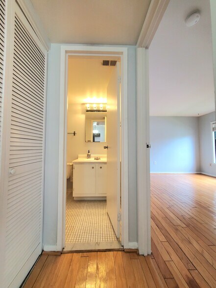Building Photo - 6936 Hanover Pky