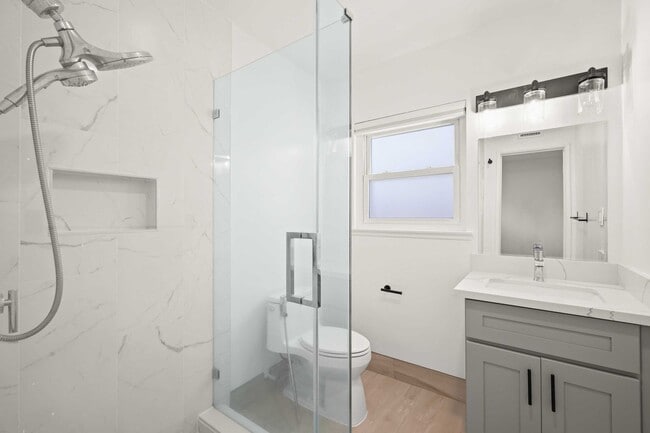 Building Photo - Stylishly Remodeled 4-Bedroom Home in Prim...