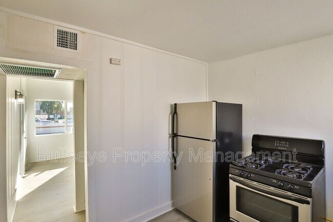 Building Photo - 102 E Hatcher Rd