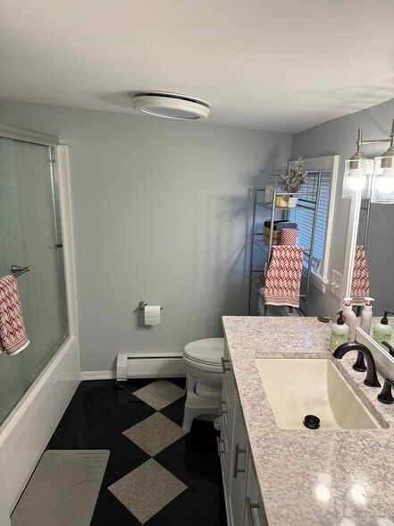 Building Photo - 244 E High St