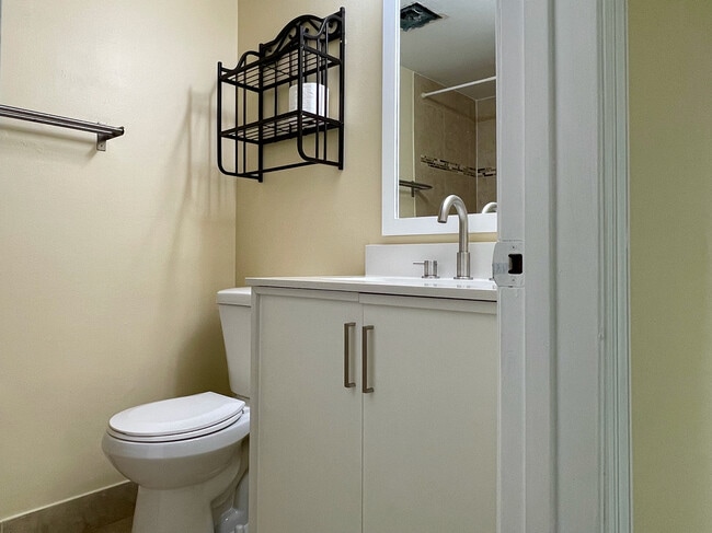 Building Photo - 1005 S Flagler Ave