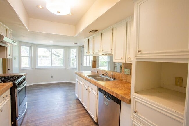 Building Photo - 10404 Doering Ln