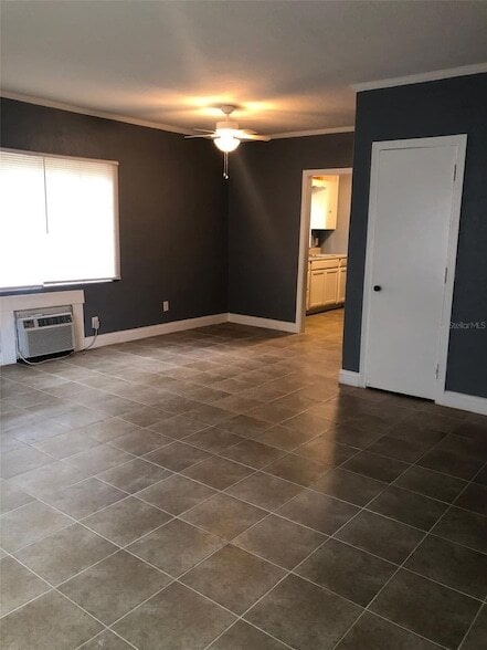 Building Photo - 2201 S Park Ave