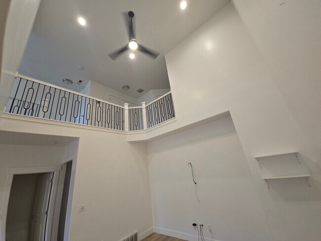 Building Photo - 282 W 590 N