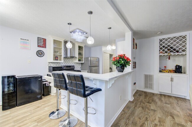 Building Photo - 19334 Strathmore Pl Ln