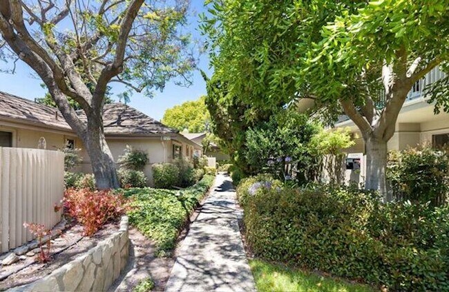 Building Photo - Unfurnished, SENIOR Living at Encina Royale