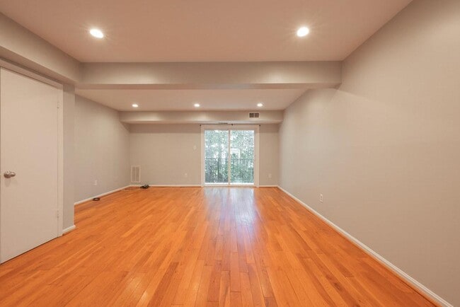 Building Photo - 1510 Presidential Dr