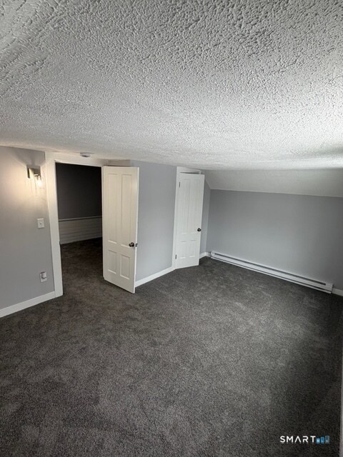 Building Photo - 122 River Rd