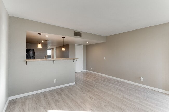 Building Photo - HOUSING CHOICE VOUCHER APPROVED! Modern Comfort in a Charming 2-Bed, 2-Bath Upstairs Unit!