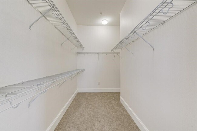 Building Photo - 7134 Mapleridge St