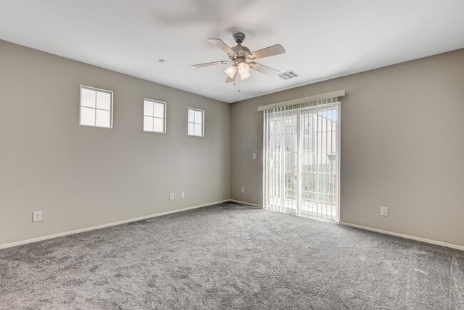 Building Photo - Beautiful 2 Story, 3 Bedroom Home Northwest!