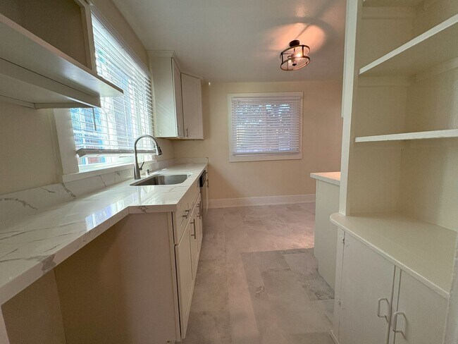 Building Photo - Cozy Cottage in Palo Alto