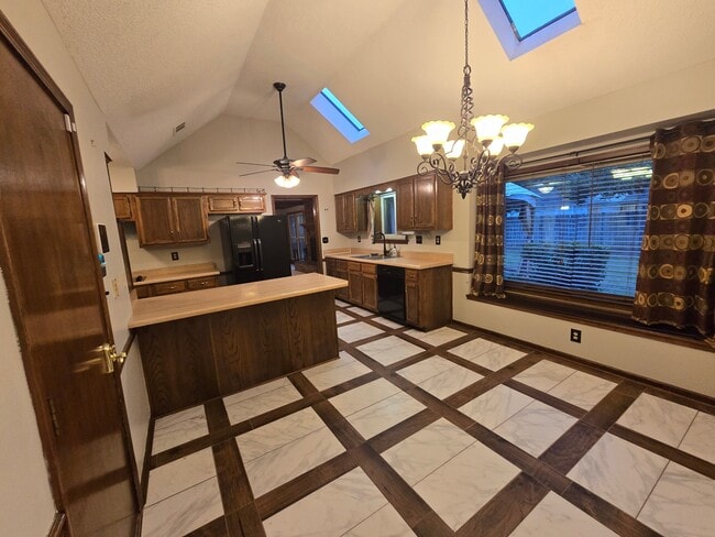 Building Photo - 4220 Glenroy Dr
