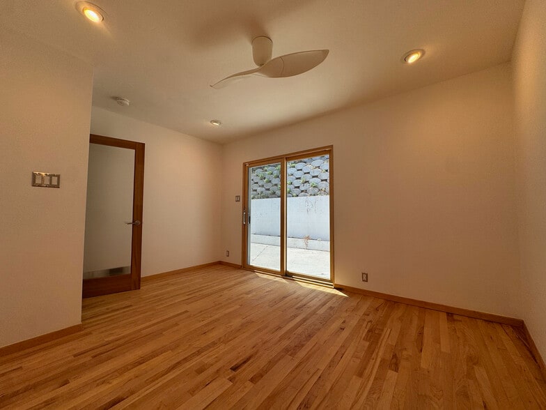 Building Photo - 8863 Lookout Mountain Ave