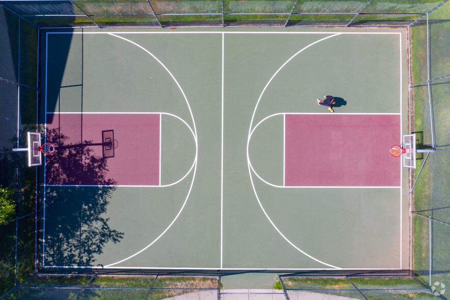 Basketball Court - Stadium Park