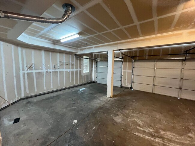 Building Photo - 5 bedroom home located in Sylvan School District!