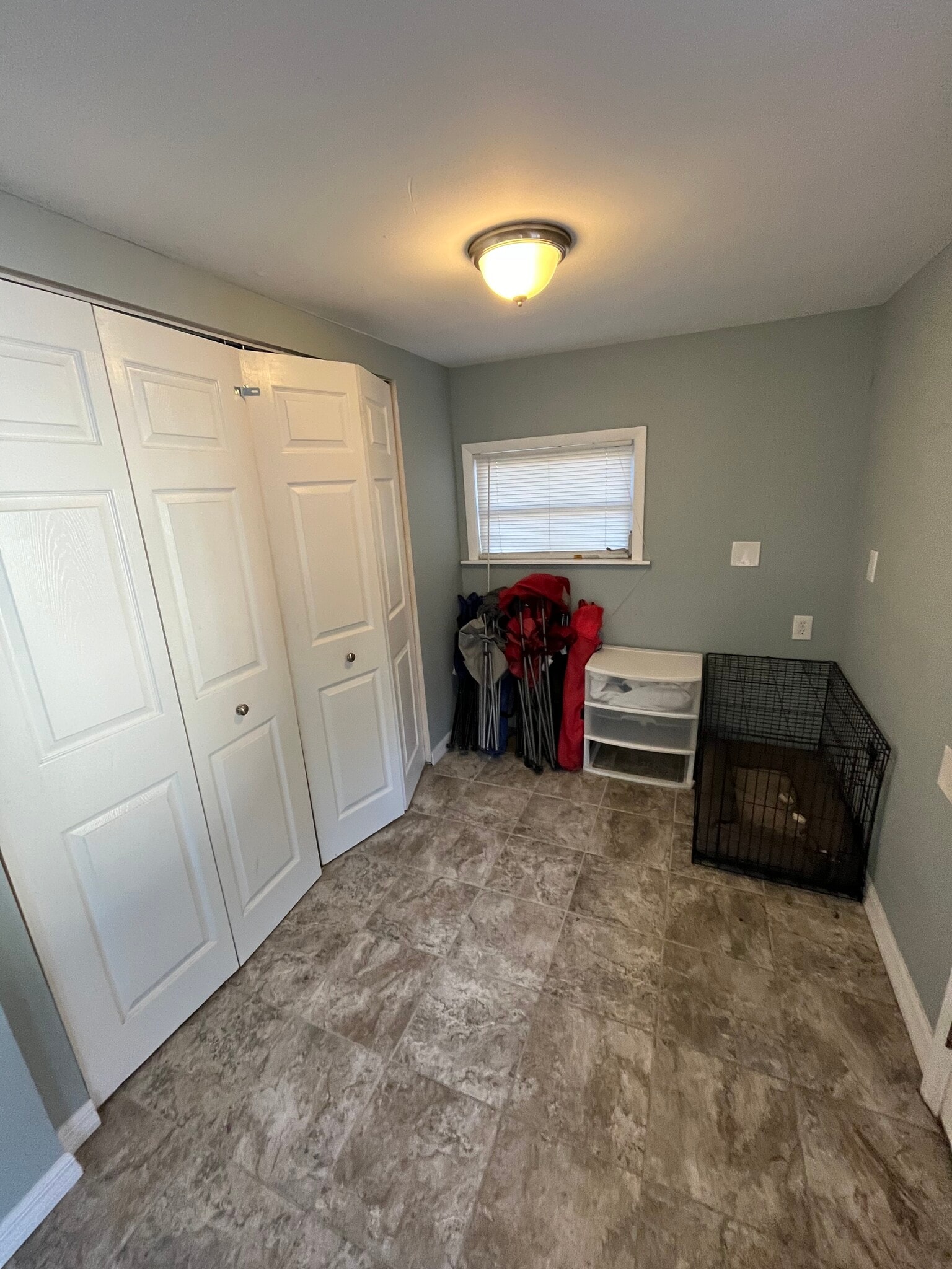 Laundry - 1833 Lombardy Dr